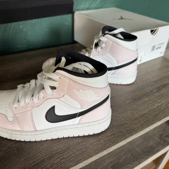 Jordan 1 Mid Barely Rose Womens 7.5 - Picture 5 of 7